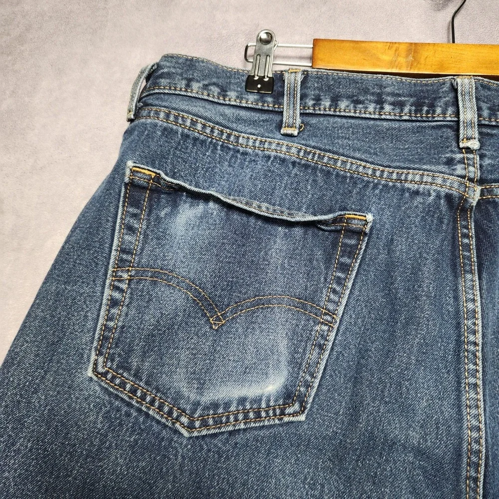 Levis 505 Regular Fit Jeans Mens 42x30 Medium Wash Blue Straight Leg‎ Pants
